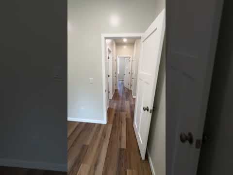 Dubuque House: 3860 Peru Rd