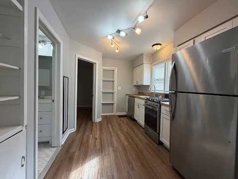 Kalamazoo Townhome: 613 Davis St
