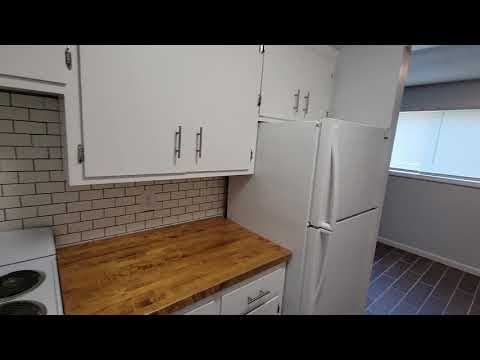 Pella Condo: 306 Central Drive - 3