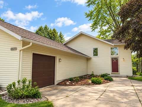 Lansing House: 1407 Elmwood Road