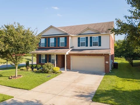 Hendersonville House: 1001 Benwick Rd