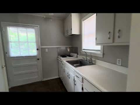 North Charleston House: 5019 Baylor Ave