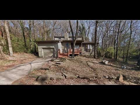 Fayetteville House: 894 N Lewis Ave