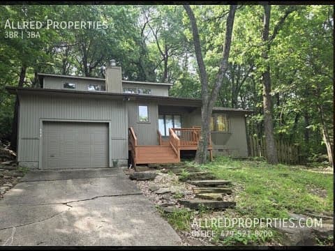 Fayetteville House: 894 N Lewis Ave