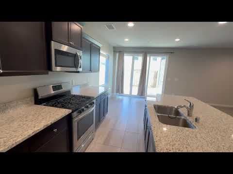 Madera House: 610 Wood Crest Avenue