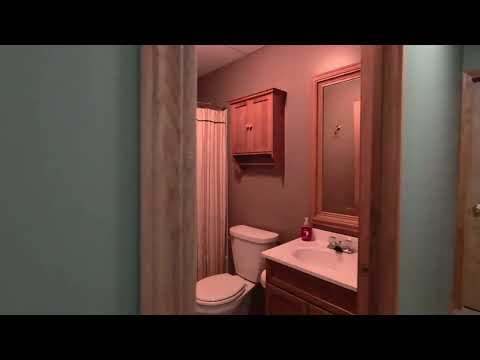 Roberts House: 550 Fairhome Rd