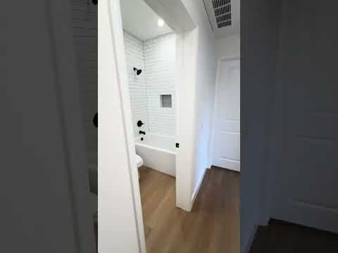 Los Angeles Condo: 1325 N Poinsettia