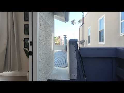 Newport Beach House: 920 W Balboa Blvd