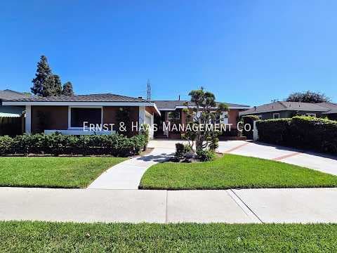 Long Beach House: 872 N. Karen Way