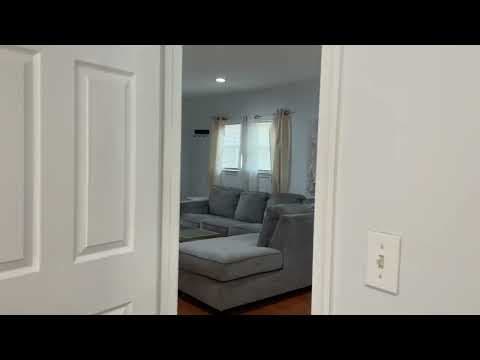 Washington House: 609 49th Pl NE