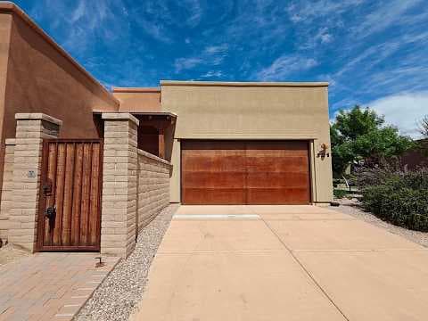 Tucson House: 321 E Calderwood Road