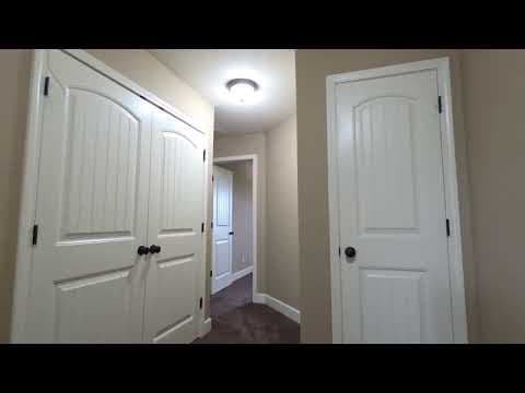 Kansas City House: 9442 N Amoret Ave