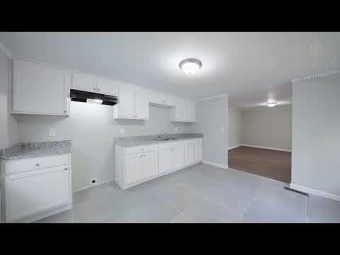 Alabaster House: 912 Old Hwy 31