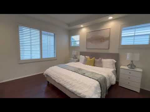 Irvine House: 6 Del Carlo