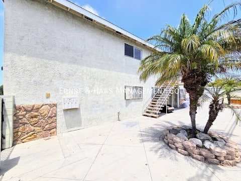 Long Beach Condo: 1330 Walnut Ave