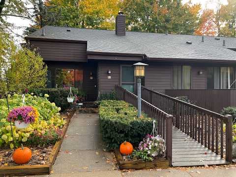 Lansing Condo: 101 E. Jolly Rd