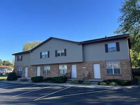 Holt House: 2187-B Meadowlawn