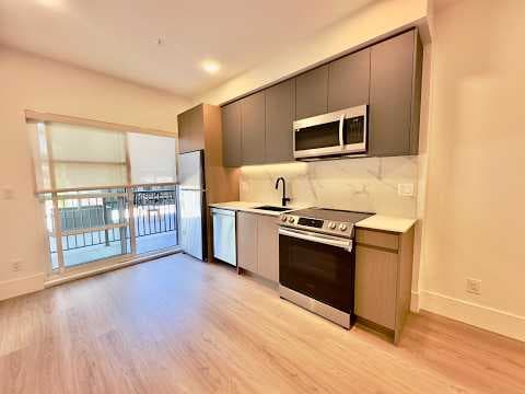 Kelowna Condo: 209-720 KLO Rd