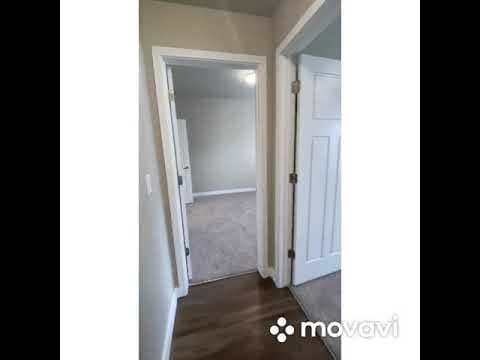 Vineyard Apartment: 100 S Geneva RD