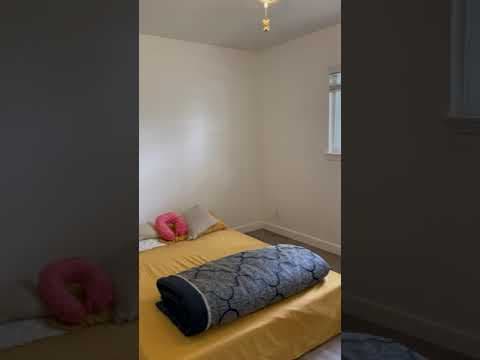 Saint Louis House: 451 Golden Valley Dr