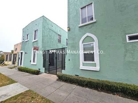 Long Beach Condo: 1436 Walnut Ave.