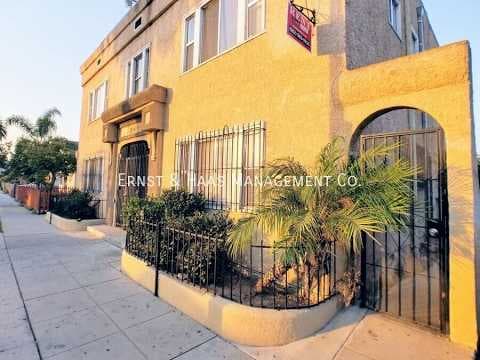 Long Beach Condo: 847 Cerritos Ave.