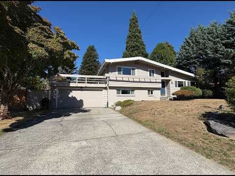 Bellevue House: 10922 SE 4th St