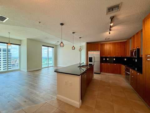 Jacksonville House: 1431 Riverplace Boulevard