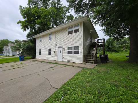 Independence House: 630 N Hocker Ave