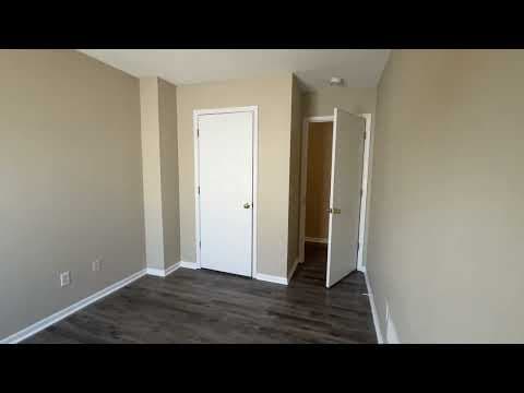 Oak Grove House: 105 NE Sunshine Street