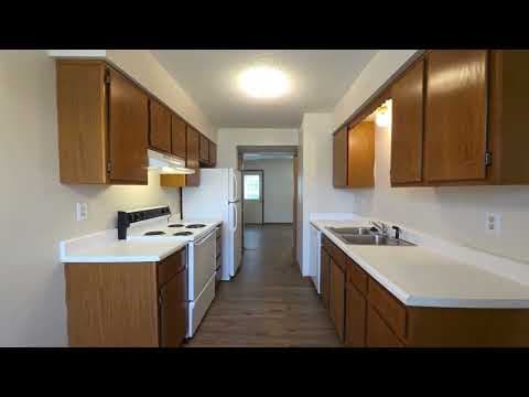 Raymore House: 147 N Crest