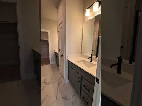 San Antonio House: 13647 Giovannis Garden
