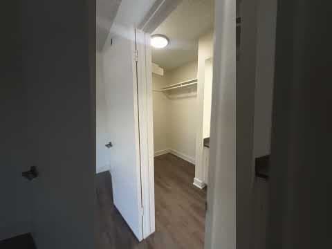 Tarzana House: 5919 Reseda Blvd 48