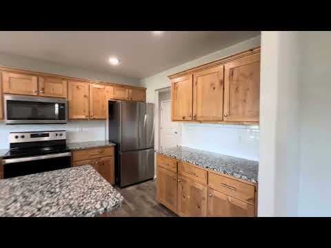 Springfield House: 3904 W Linwood