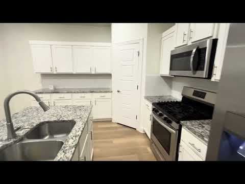 Bentonville House: 5802 Southwest Teppee Avenue