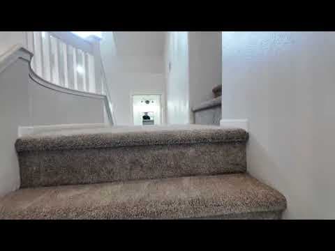 Lake Forest House: 2 Cameron Cir