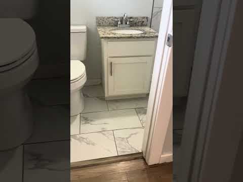 Fayetteville House: 942 W Holly St