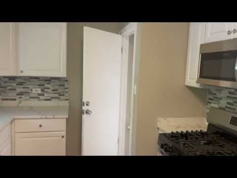 Lansing House: 18379 Glen Oak Ave