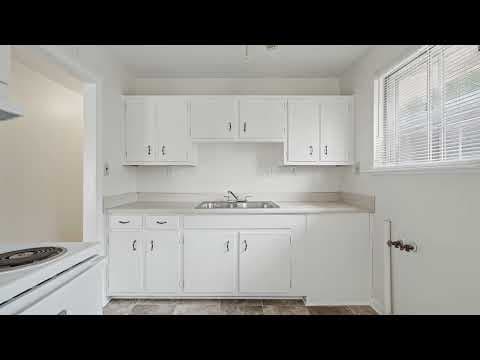 Hampton House: 430 Greenbriar Ave
