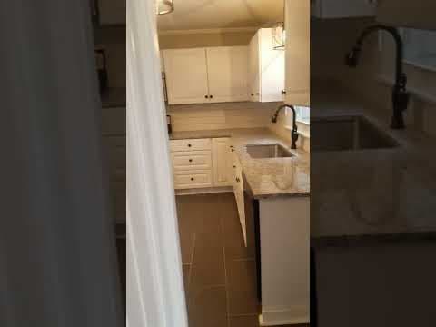 Fairway House: 6043 Fontana Street