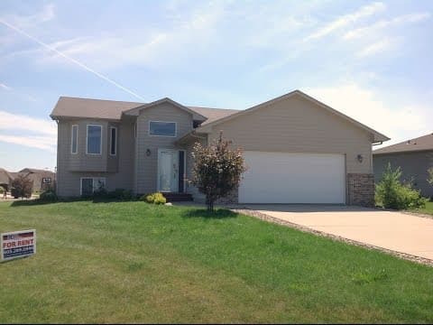 Sioux Falls House: 5901 S Mandy Ave