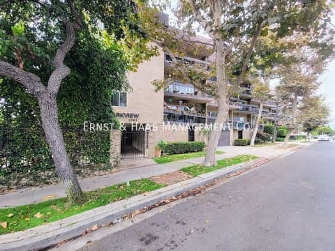 Long Beach Condo: 1061 Park Ave.