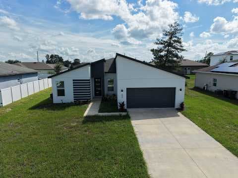 Poinciana House: 302 Elderberry Ct