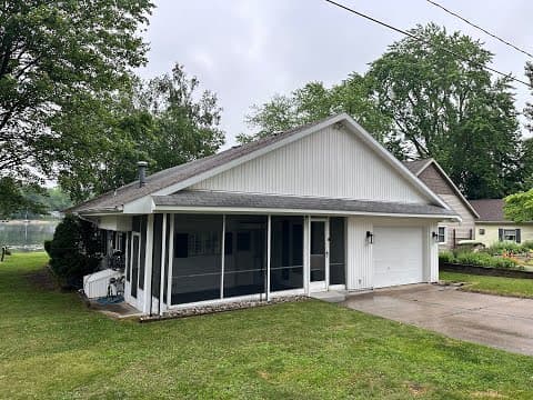 Rockford House: 8928 Loveless Dr NE