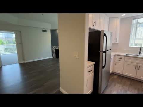 Los Angeles Condo: 114 N. Doheny Drive