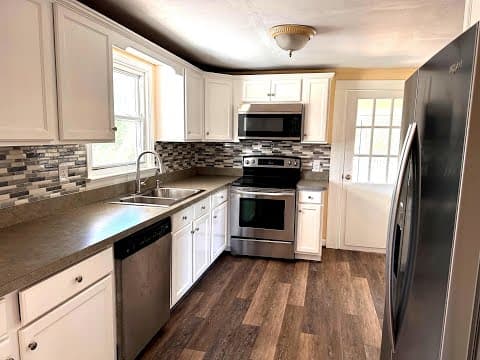 Evington House: 17458 Leesville Rd