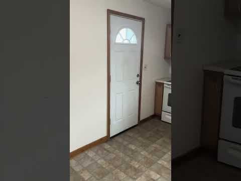 Charleroi House: 131 Fallowfield Ave