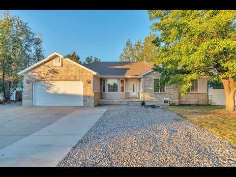 South Jordan House: 4623 W Barnsley Ln