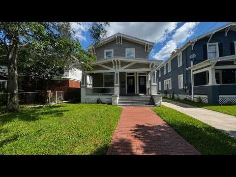 Jacksonville House: 2805 College St