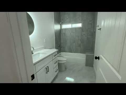 Dallas House: 808 W 10th St